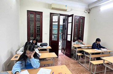Một buổi học tại Trung tâm Luyện thi Hà Nội